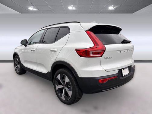 2026 Volvo XC40 B5 Plus