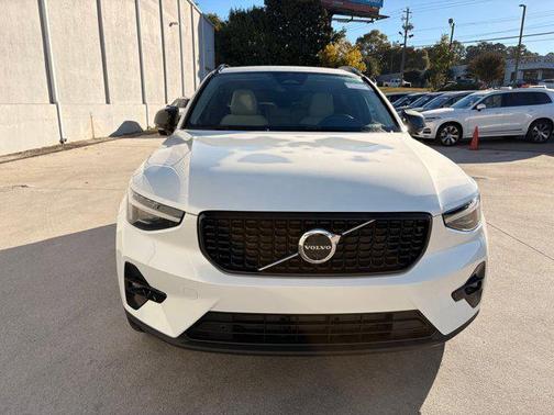 2026 Volvo XC40 B5 Plus