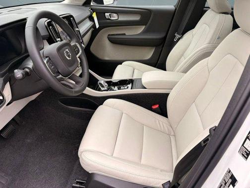 2026 Volvo XC40 B5 Plus