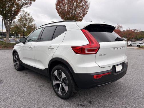 2026 Volvo XC40 B5 Plus