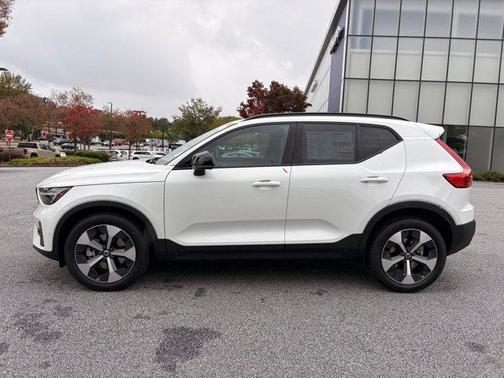 2026 Volvo XC40 B5 Plus
