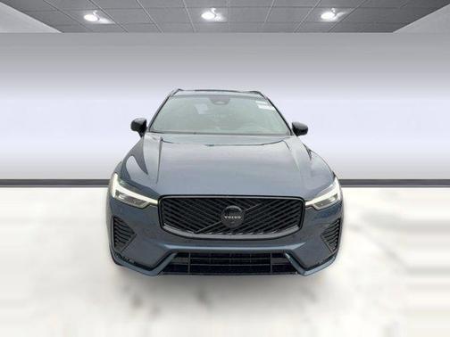 2026 Volvo XC60 B5 Ultra Black Edition