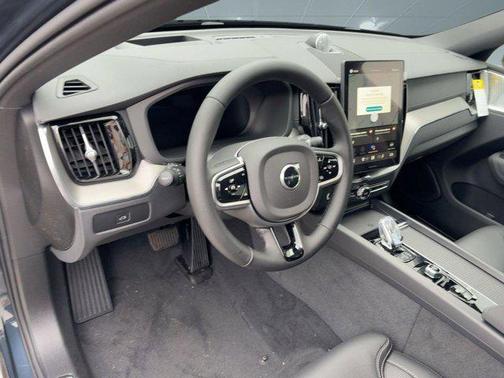 2026 Volvo XC60 B5 Ultra Black Edition