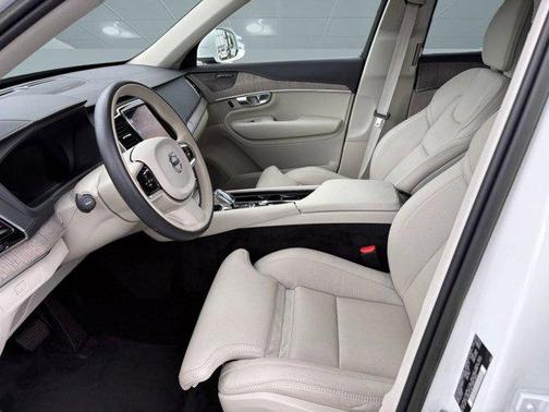 2024 Volvo XC90 B6 Ultimate Bright Theme 7-Seater