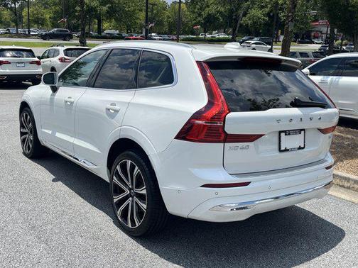 2023 Volvo XC60 B5 Ultimate Bright Theme