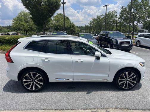 2023 Volvo XC60 B5 Ultimate Bright Theme
