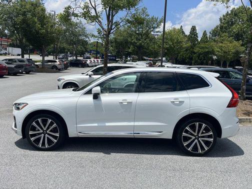 2023 Volvo XC60 B5 Ultimate Bright Theme
