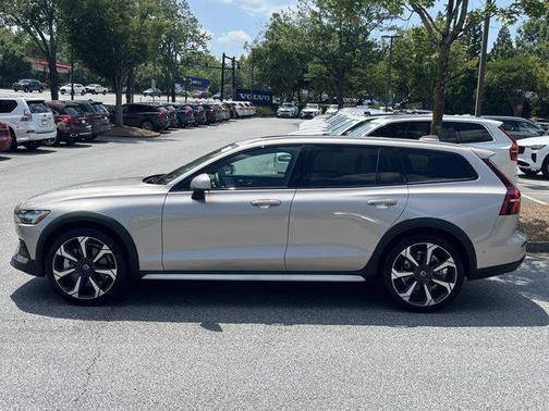 2025 Volvo V60 Cross Country B5 Ultra