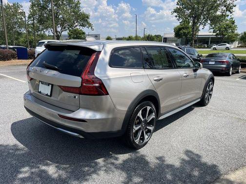 2025 Volvo V60 Cross Country B5 Ultra