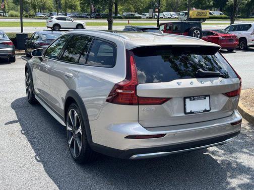 2025 Volvo V60 Cross Country B5 Ultra