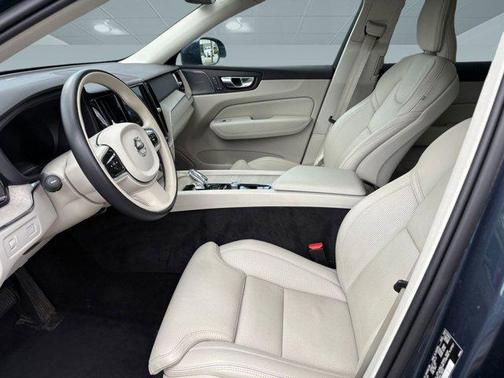 2022 Volvo XC60 B5 Inscription