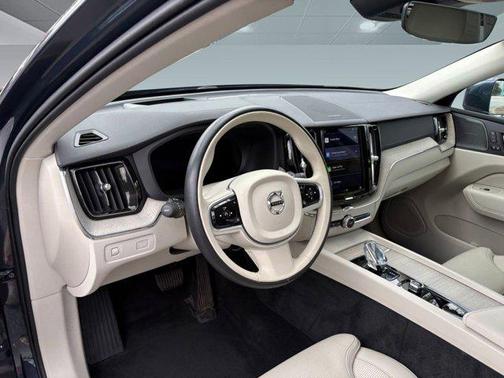 2022 Volvo XC60 B5 Inscription