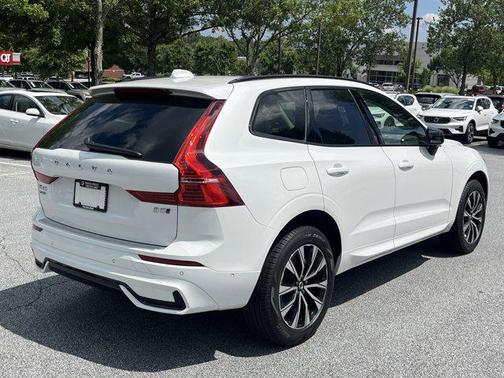 2025 Volvo XC60 Plus