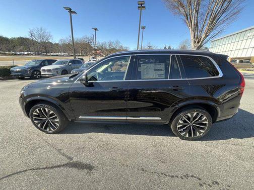 2025 Volvo XC90 B5 Plus 7-Seater
