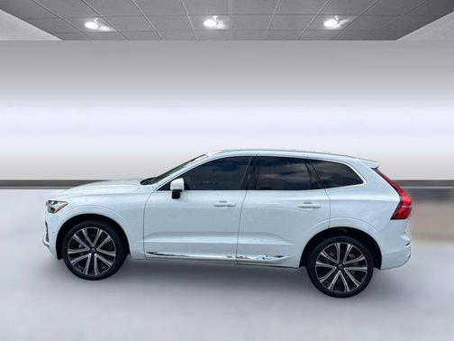 2023 Volvo XC60 B5 Ultimate Bright Theme