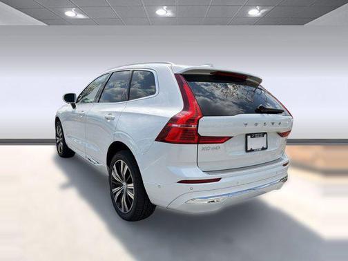 Crystal White Metallic 2023 Volvo XC60 B5 Plus Bright Theme