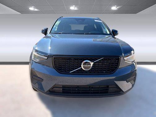 2026 Volvo XC40 B5 Core