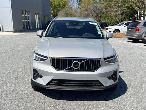 2025 Volvo XC40 B5 Plus Bright Theme