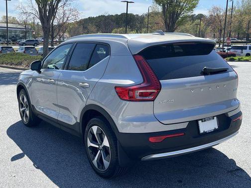 2025 Volvo XC40 B5 Plus Bright Theme