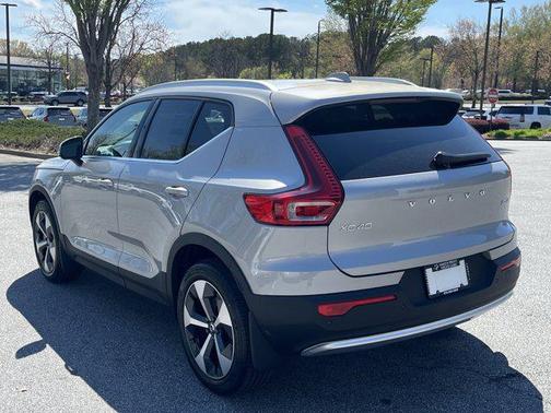 2025 Volvo XC40 B5 Plus Bright Theme
