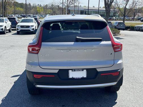 2025 Volvo XC40 B5 Plus Bright Theme