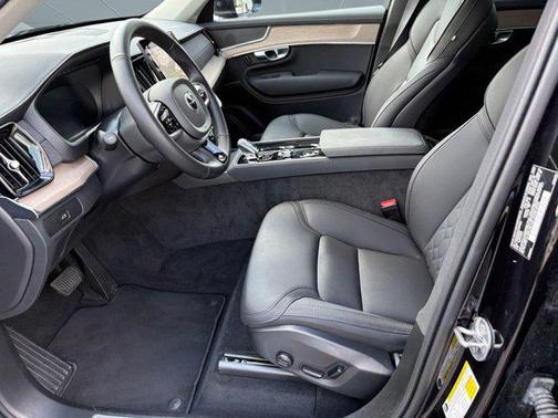 2025 Volvo XC90 B6 Plus 7-Seater