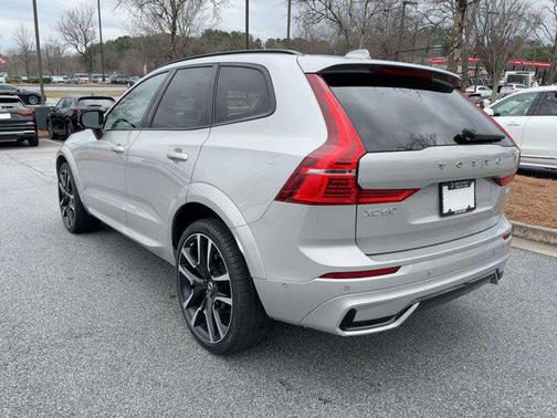 2023 Volvo XC60 B5 Ultimate Dark Theme