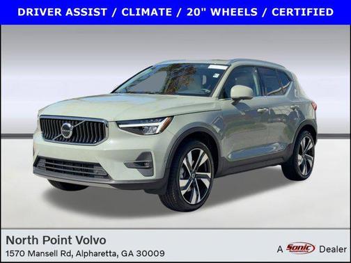 2023 Volvo XC40 B5 Plus Bright Theme