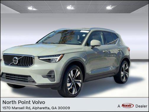 2023 Volvo XC40 B5 Plus Bright Theme
