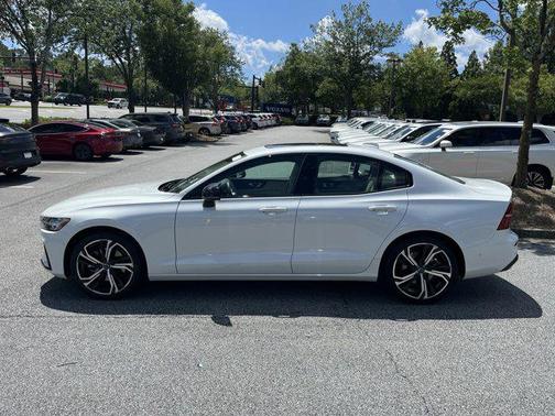 2024 Volvo S60 B5 Plus Dark Theme