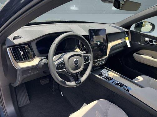 2026 Volvo XC60 B5 Core
