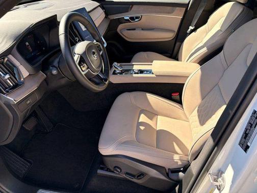 2025 Volvo XC90 B6 Plus 7-Seater