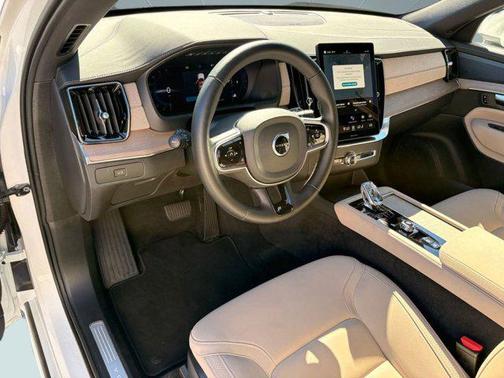 2025 Volvo XC90 B6 Plus 7-Seater