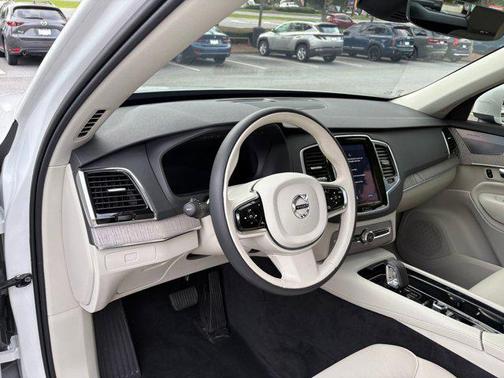 2024 Volvo XC90 B5 Plus Bright Theme