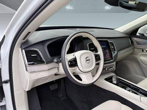2024 Volvo XC90 B5 Plus Bright Theme