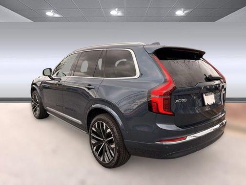2025 Volvo XC90 B6 Plus 7-Seater