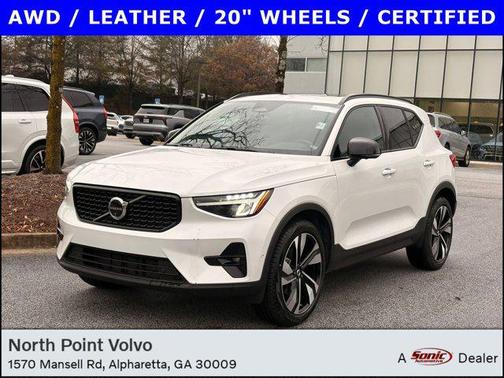 2025 Volvo XC40 B5 Plus Dark Theme