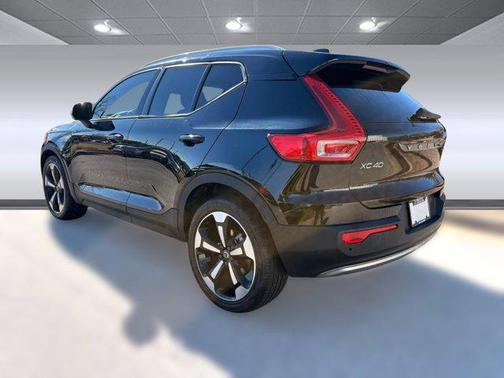2019 Volvo XC40 T5 Momentum