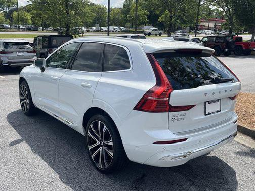 2023 Volvo XC60 B5 Ultimate Bright Theme
