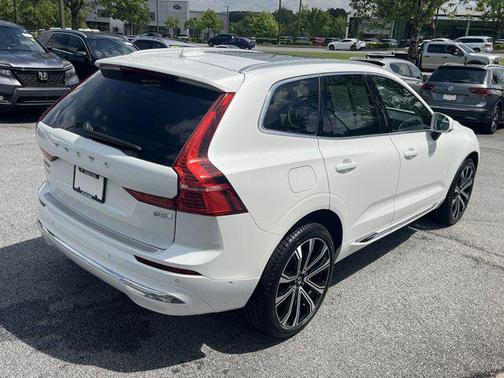 2023 Volvo XC60 B5 Ultimate Bright Theme