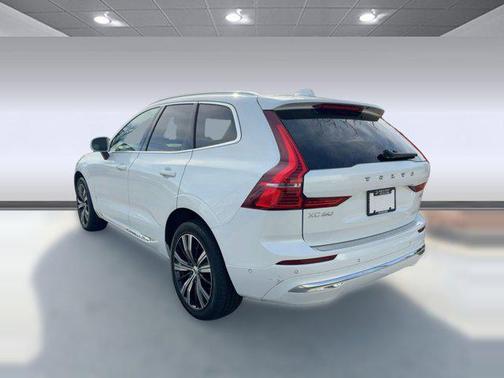 2023 Volvo XC60 B5 Plus Bright Theme