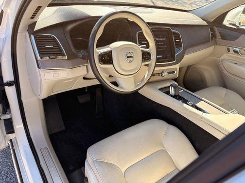 2023 Volvo XC90 B6 Plus 6-Seater