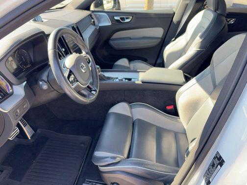 2020 Volvo XC60 T5 R-Design