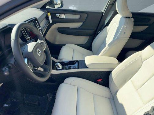 2026 Volvo XC40 B5 Plus