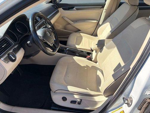 2017 Volkswagen Passat 1.8T R-Line w/Comfort