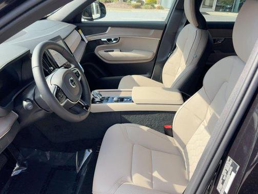 2026 Volvo XC90 B5 Core