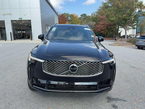 2026 Volvo XC90 B5 Core