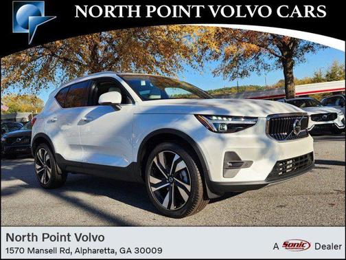 2025 Volvo XC40 B5 Plus Bright Theme