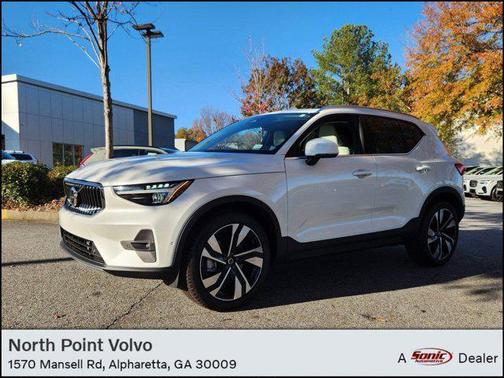2025 Volvo XC40 B5 Plus Bright Theme