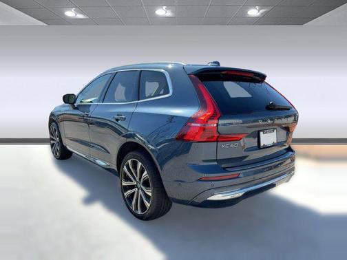2023 Volvo XC60 B5 Ultimate Bright Theme